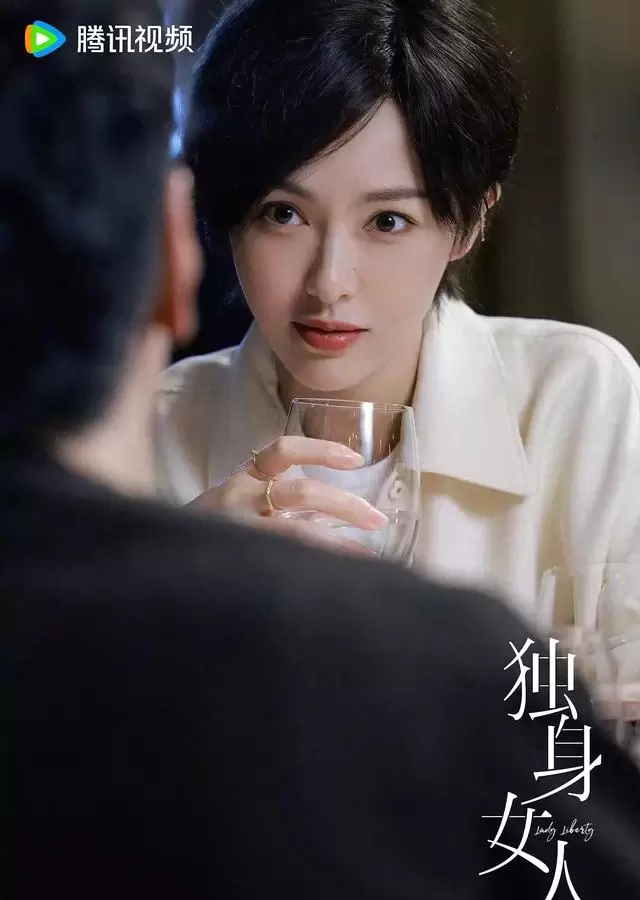 唐嫣赵又廷《爱情没有神话》央八开播，朱正廷卢洋洋《人间惊鸿客》爱奇艺上线 | 资讯配图