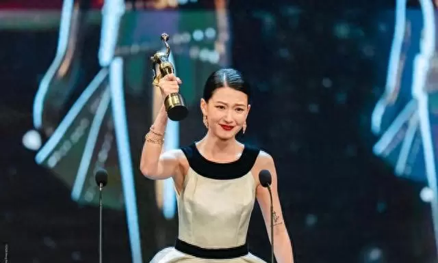 廖子妤凭《毒舌律师》《像我这样的爱情》获第42届金像奖最佳女主角 | 资讯配图
