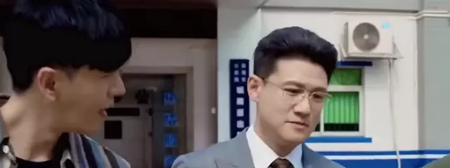 《金关》向修远真实身份揭晓:物流商人实为走私网络核心人物 | 现场图 《金关》向修远真实身份揭晓:物流商人实为走私网络核心人物 | 现场图