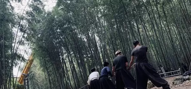 影视行业人情纽带固化与观众审美觉醒的结构性冲突 | 资讯配图 影视行业人情纽带固化与观众审美觉醒的结构性冲突 | 资讯配图