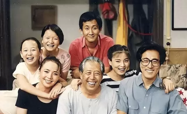 《我爱我家》十大未解剧情谜题引发观众持续考据 | 资讯配图