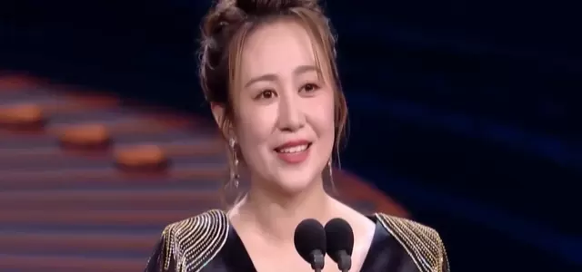 肖战马丽获大学生电影节最受欢迎演员，《南京照相馆》摘年度影片 | 现场图